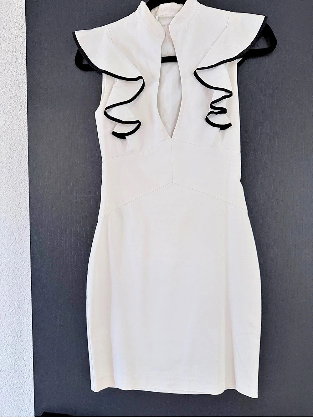 black halo Women's Mini Dress in White Like New